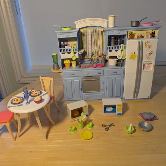 Barbie Kitchen Set 2005 - Picture 3 of 11